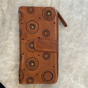 Vilenca holland Brown Leather Wallet with Circular Patterns